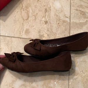 Brand new AE flats in a size 6 1/2